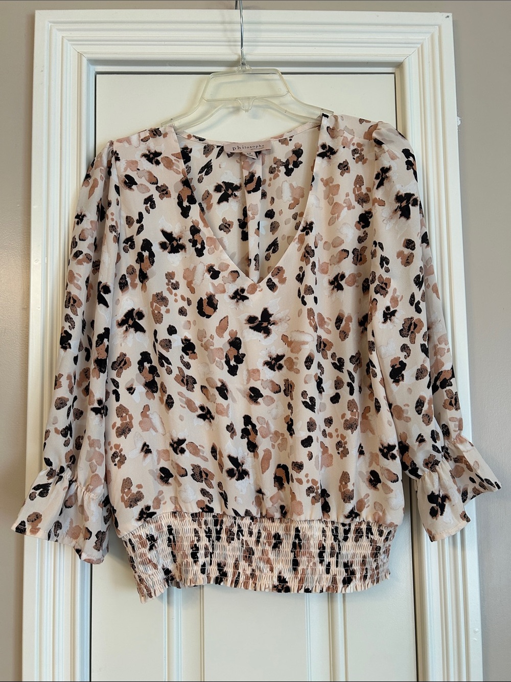 Philosophy blush and black abstract print V neck 3/4 sleeve blouse Sz S